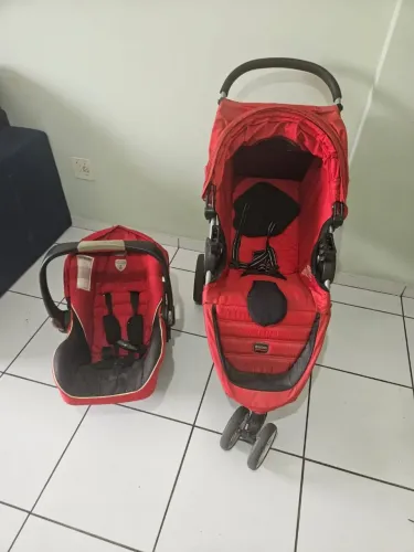 Vendo carrinho de bebê com bebê conforto Britax