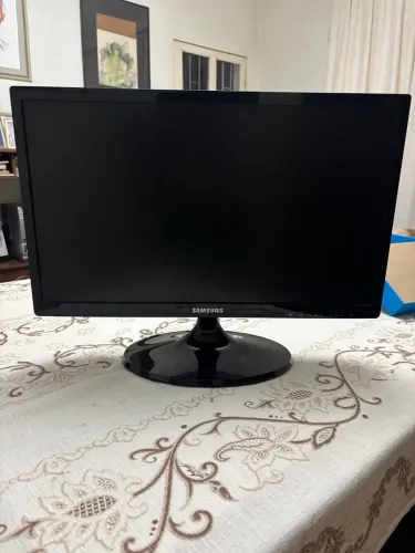 Monitor TV Samsung T22C310.