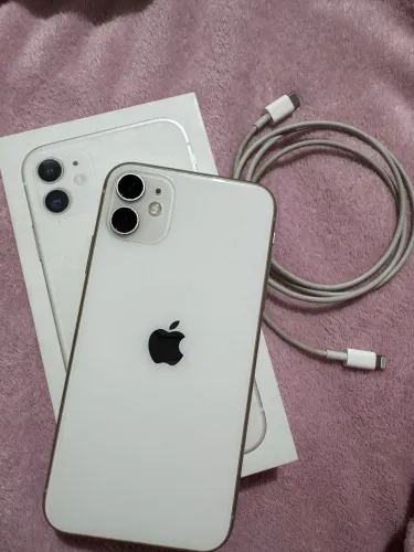 IPhone 11 64gb (74% bateria)