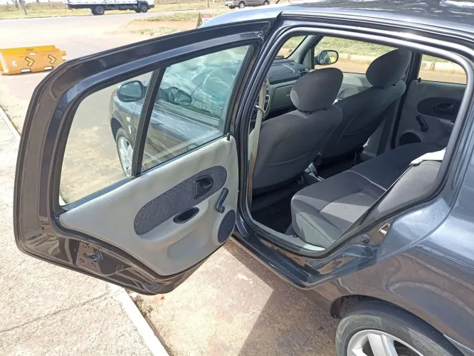 Renault Clio RT/ Privilège 1.6 16V 5P 2004