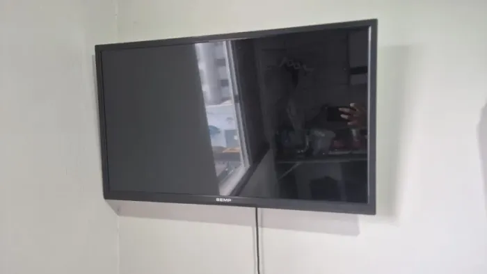 TV QUEBRADA PARA RETIRADA DE PEÇAS
