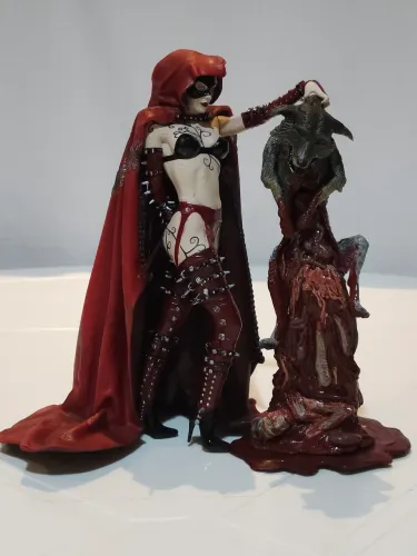 Red Hiding Hood Twisted Fairy Tales - McFarlane's Monsters Series 4 - R$500