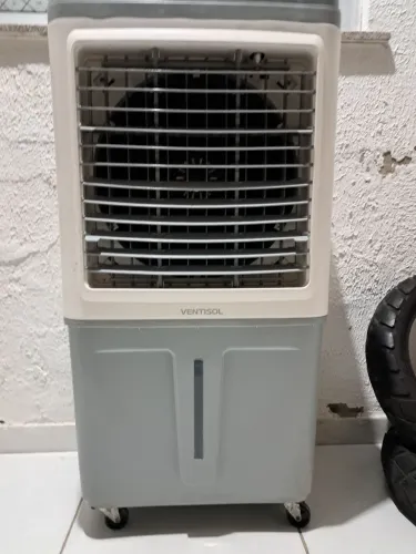 Climatizador Evaporativo Ventisol Clin 60 Pro 220V - Grande Portátil 60L Semi Novo)
