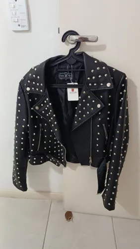 Vendo jaqueta nova com spikes