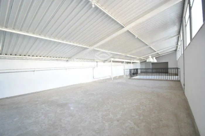 Galpão à Venda, 360m², Santa Amélia, na avenida Guarapari