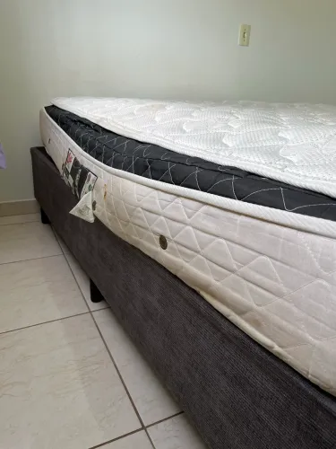 Vendo Cama Box Casal com base