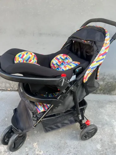 Carrinho de bebê seminovo