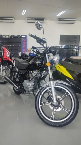 Moto Suzuki intruder ano 2016, pneus novos, comando avançado, revisão 6000km na autorizada