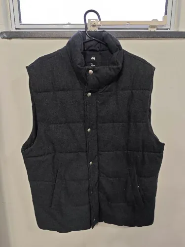 Colete Puffer H&M preto - Tamanho G