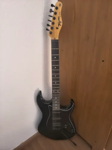 Guitarra Elétrica Stratocaster Tagima + Cabo com Mini amplificador