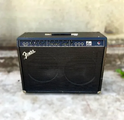 Amplificador Fender FM212R- Com Case - som profissional