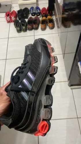 Tênis adidas microbounce