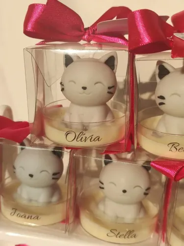 Lembrancinha Vela Aromática Gatinho Personalizada com Base de Acrílico