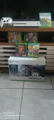 Vendo XBOX ONE S com controle original