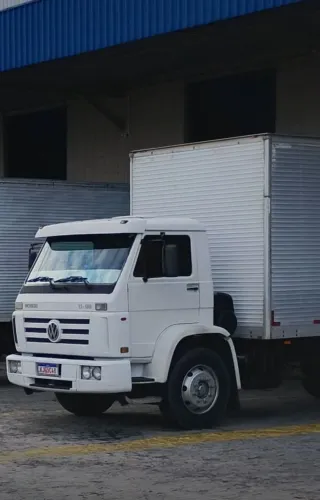 Venda de Caminhão Toco Baú 