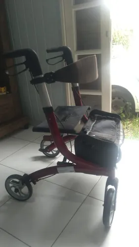 Andador em alumínio