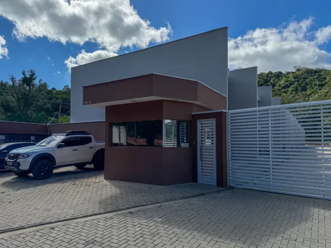 Casa com 3 quartos à venda, 141 m² por R$ 890.000 - Condomínio Reserva da Freguesia - Guar