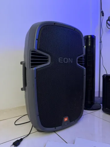 Caixa JBL EON bi volt