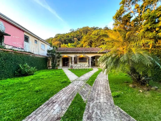 Casa isolada com 2 quartos, churrasqueira e 10 vagas de garagem, Canto do Forte, Praia Gra