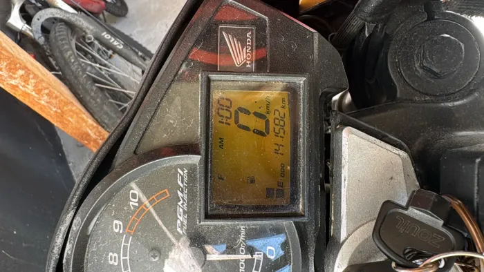 Moto Cb 300