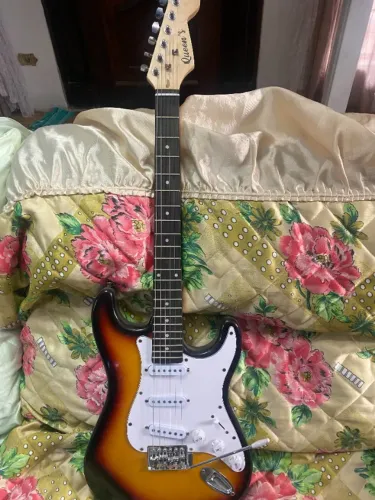 guitarra nova nunca usada sem detalhes linda