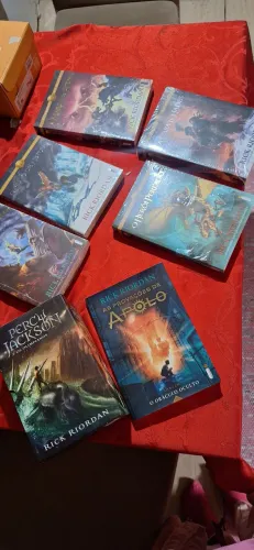 Box percy jackson e os olimpianos + heróis do olimpo + livro um de provações de apolo