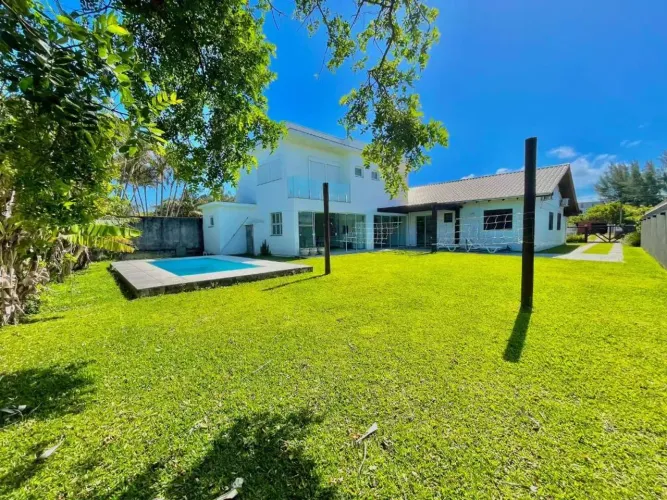 Casa térrea em Atlântida apenas 4 quadras do mar com 5 dormitórios com mais de 700m de ter