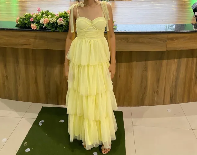Vendo um vestido novo usado apenas uma vez chamar no whatsapp * o valor dele 180