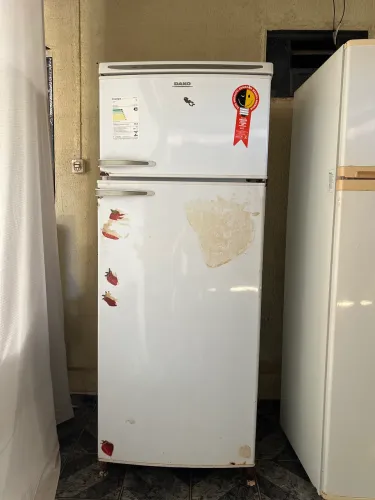 Vende se 2 geladeiras