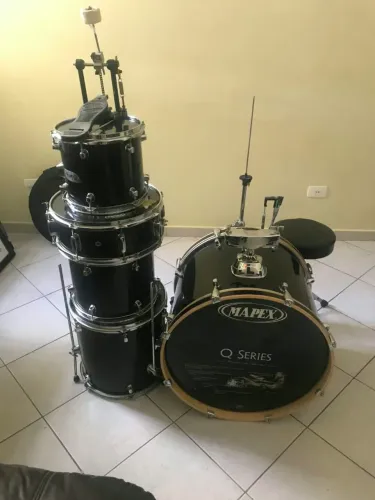 Bateria acústica Preta Mapex
