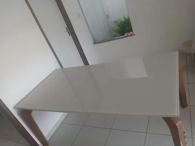 Vendo mesa com espaço para 6 cadeiras