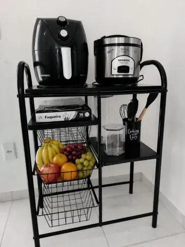 Fruteira de metal com 03 prateleiras de mármore