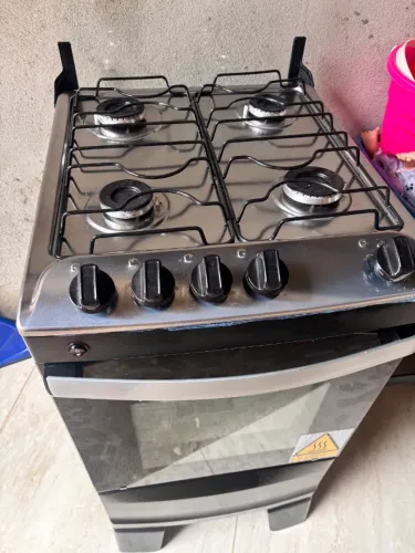 Fogao 4 bocas , acendimento automático, 3 meses de uso,, como novo, 1.100$, aceito cartao,