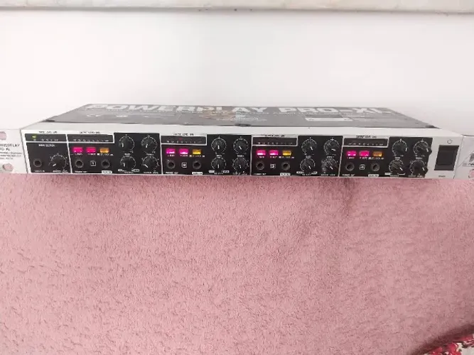 Amplificador de fones Powerplay BEHRINGER HA-4700
