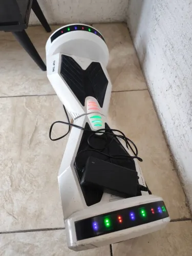 Hoverboard Skywalker 8 com caixa de som e bluetooth 