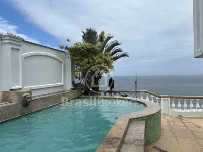 Cobertura a venda na Av. Atlantica com 4 quartos, sendo 3 suites, 744m2, 2 vagas.
