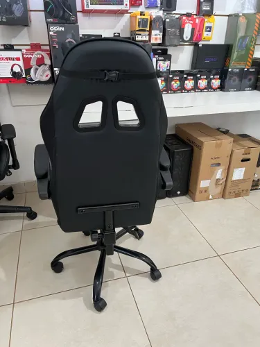 Cadeira gamer - em estado de nova