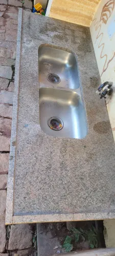 Tampo de granito com 2 cubas
