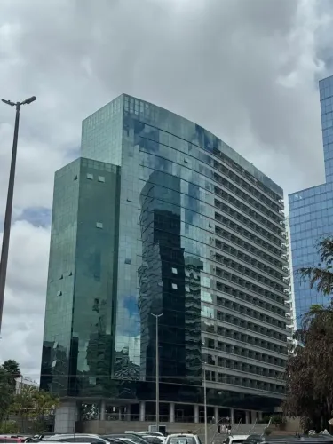 LOCAÇÃO / FLAT ALTO PADRAO ANDAR ALTO