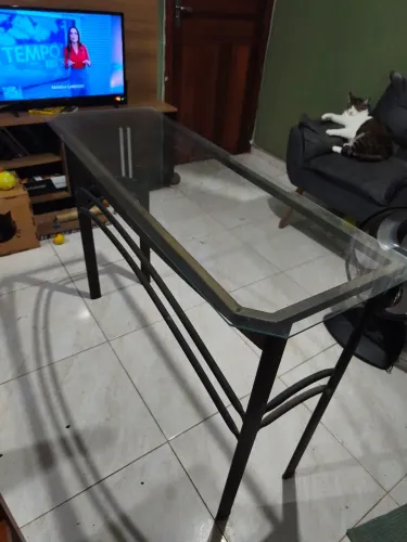 Mesa de vidro de canto