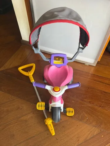 Triciclo de Passeio Infantil Poliplac Policiclo Rosa com Capota - 2 em 1