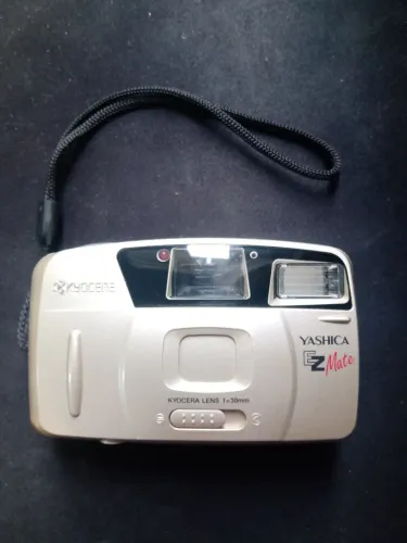 Câmera Analógica 35mm Yashica EZ Mate (Kyocera) + case original