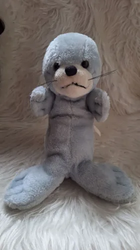 Brinquedo de pelúcia Foca