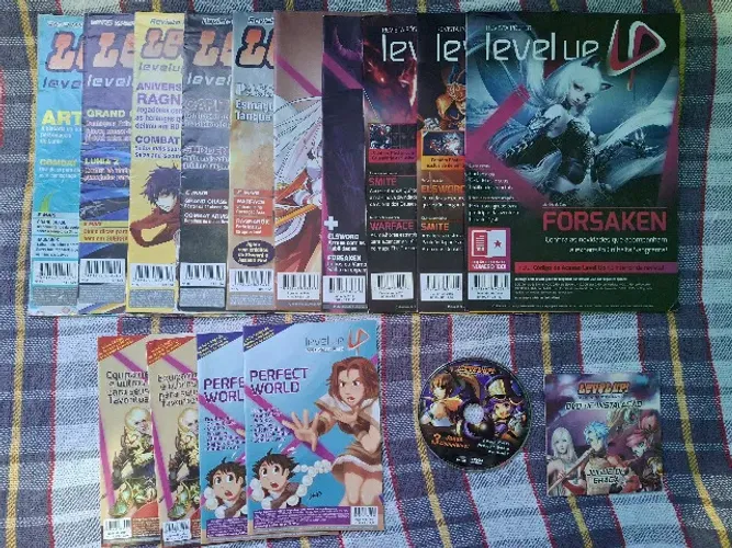 Conjunto com 10 de revista pôster Level Up e mais
