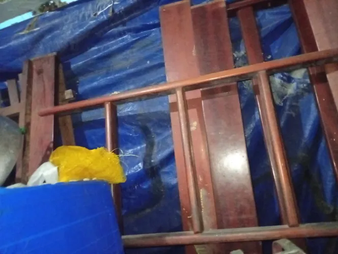 Cômoda completa de madeira maciça boapra durar uma vida