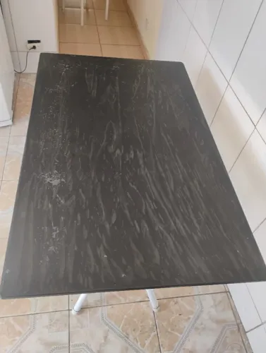 Mesa de mármore sem cadeira 