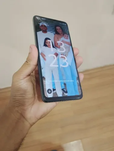 Moto e 22 com a tela quebrada mais funciona perfeitamente 