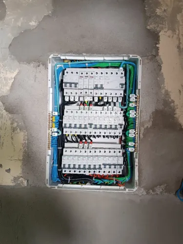 ELETRICISTA RESIDENCIAL - INSTALAÇÕES, REPAROS E MANUTENÇÃO