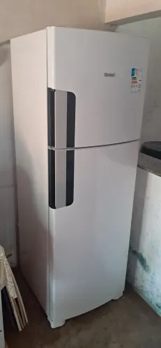 Vendo geladeira consul seminova. Poucos meses de uso. 386 litros.
