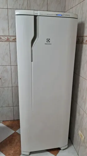 Geladeira eletrolux usada otimo estado